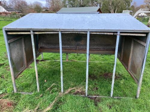 BATEMAN 2.5M CATTLE CREEP FEEDER