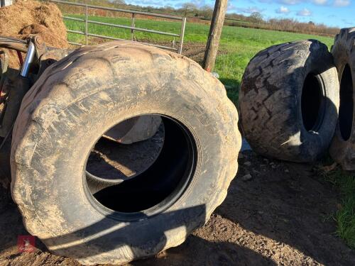 PAIR OF 560/60 R22 BKT TYRES