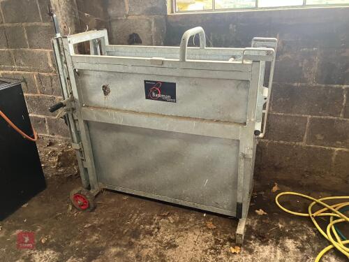 BATEMAN CALF DE-HORNING CRUSH