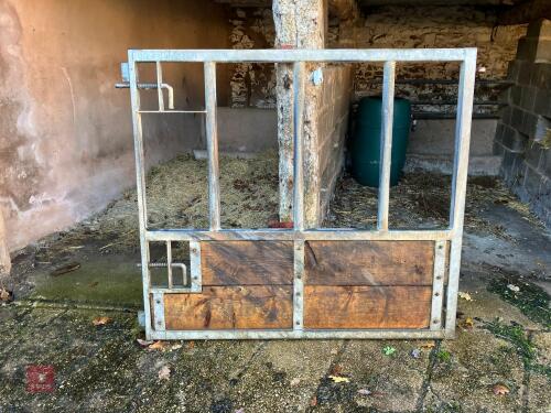 5' GALVANISED CATTLE FEED BARRIER