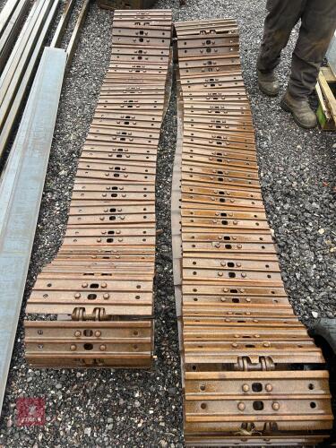 2 STEEL TRACKS FROM A 5T DIGGER