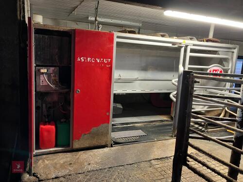 LELY ASTRONAUT A3 NEXT MILKING ROBOT-035