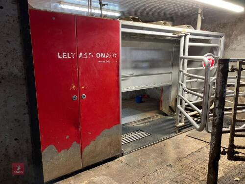 LELY ASTRONAUT A3 NEXT MILKING ROBOT-036