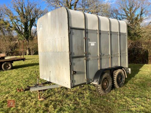 IFOR WILLIAMS 10' LIVESTOCK TRAILER
