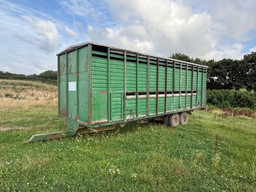 TRACTOR DRAWN 28' CATTLE TRAILER