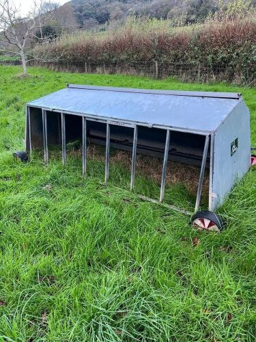 BATEMAN LAMB CREEP SHELTER FEEDER
