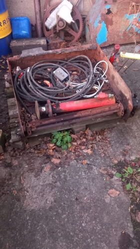 KUHN FEEDER WAGON CONVEYOR & QTY PARTS