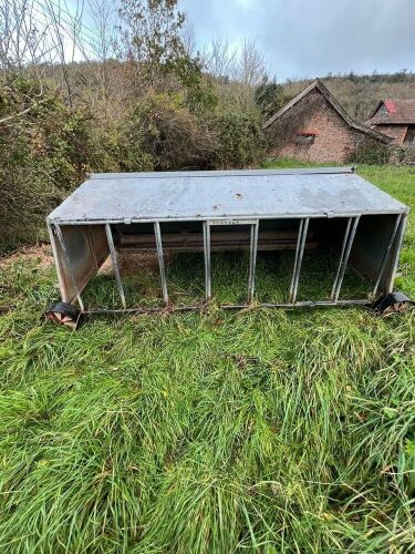 BATEMAN LAMB CREEP SHELTER FEEDER