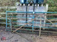 2 X METAL GATES - 2