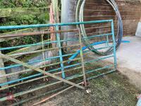 2 X METAL GATES - 4