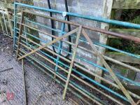 2 X METAL GATES - 9