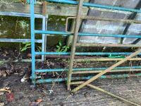 2 X METAL GATES - 12