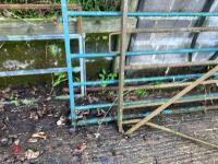 2 X METAL GATES - 13