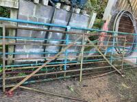 2 X METAL GATES - 15