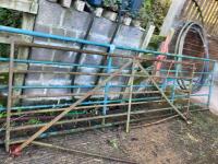 2 X METAL GATES - 16