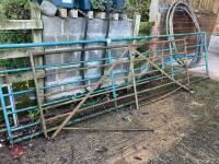 2 X METAL GATES - 17