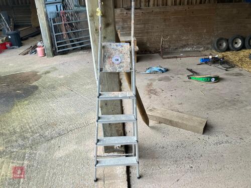 ALUMINIUM STEP LADDER