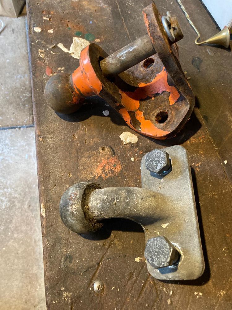 2 TOW BARS