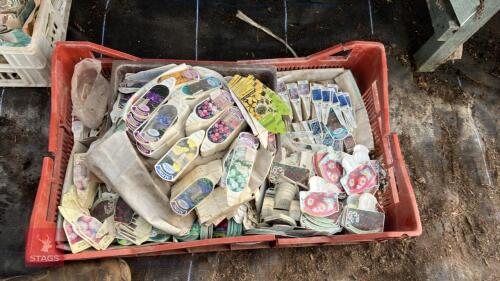 TRAY OF MIXED PLANT LABELS
