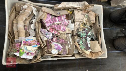 TRAY OF MIXED PLANT LABELS