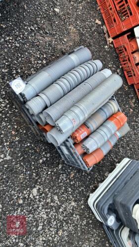 800 PLUS 9CM PLASTIC POTS