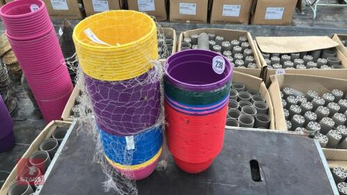 95 MIXED PLASTIC PLANT POTS