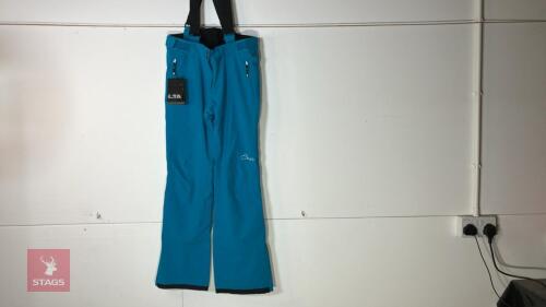 D2B STAND FOR PANTS - SIZE 12