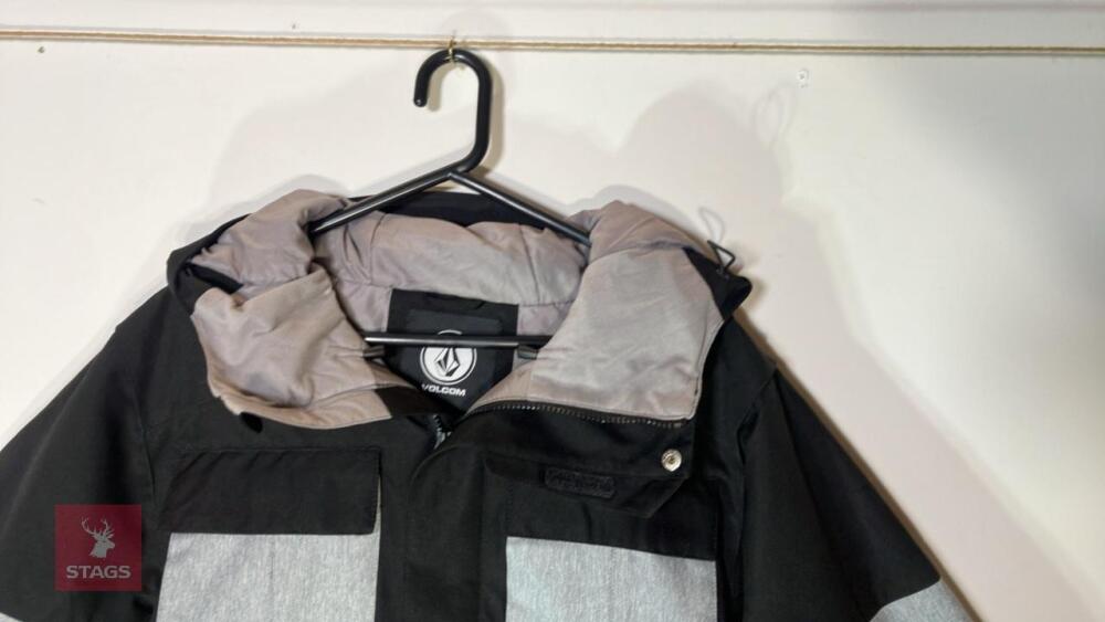 VOLCOM ALTERNATE INS JACKET - SIZE M