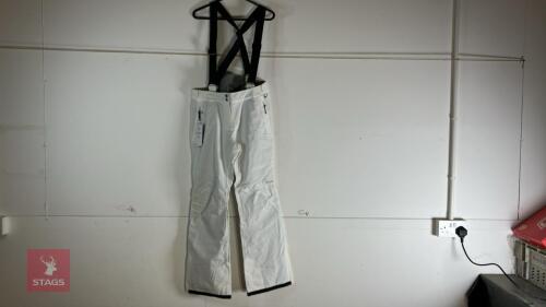 D2B STAND FOR PANT TROUSER WAIST 30''