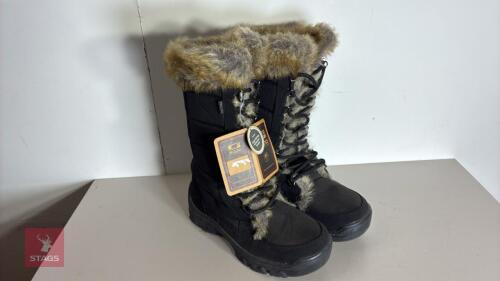 ROJO FLEECE LINED LACED BOOTS - SIZE 3