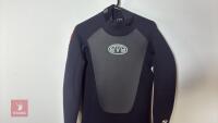 ANIMAL MENS LAVA BACK ZIP 5/4/3 WETSUIT - 10