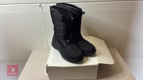 COLLETTE TEX BLACK BOOT - SIZE 6