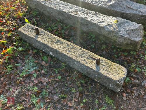 5'3'' GRANITE HANGING POST
