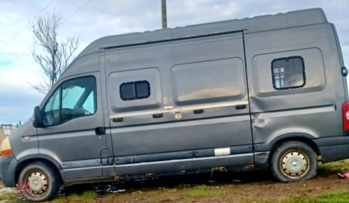 2004 RENAULT MASTER 3.5T HORSE VAN