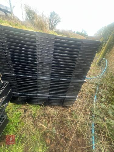 35 INTERLOCKING PALLETS
