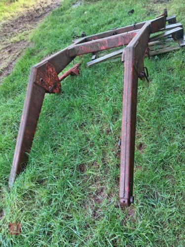 MASSEY FERGUSON LOADER & BRACKETS