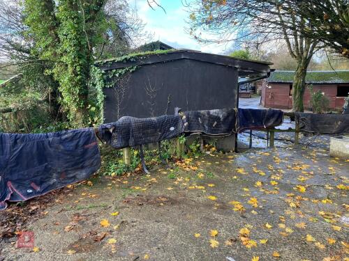 5 APPROX 5' 6'' STABLE RUGS