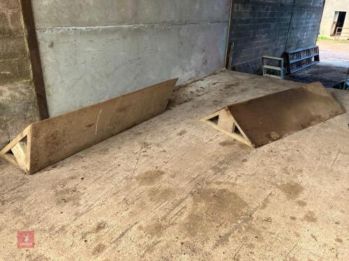 2 WOODEN FEED DIVIDERS