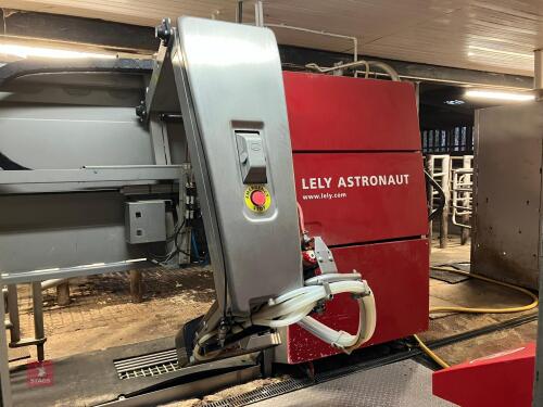 LELY ASTRONAUT A3 NEXT MILKING ROBOT-036