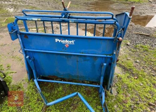 PRIEFERT SQUEEZE CRUSH