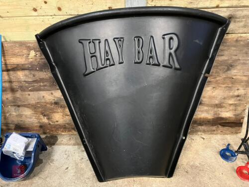 PLASTIC WALL MOUNTED HAY BAR