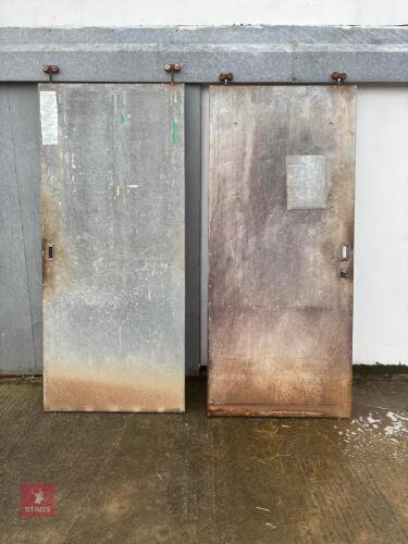 2 SLIDING DOORS