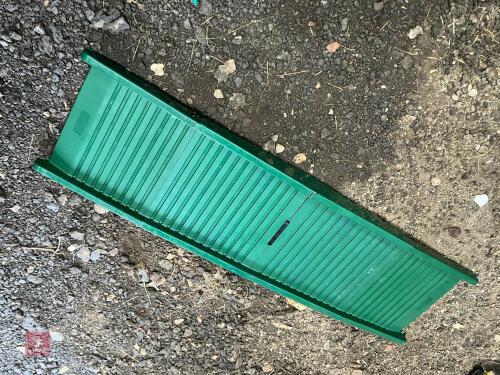 PLASTIC FOLDING DOG RAMP