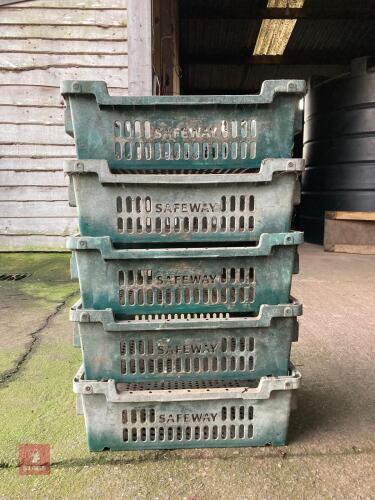 5 RECTANGULAR GREEN STACKING TRAYS