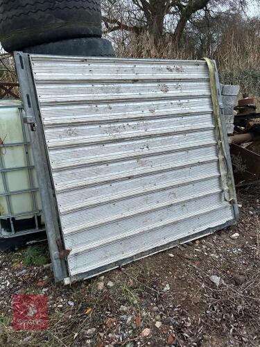 IFOR WILLIAMS TAIL GATE (S/R)