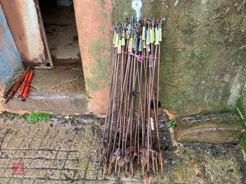39 ELECTRIC FENCING STAKES (6)