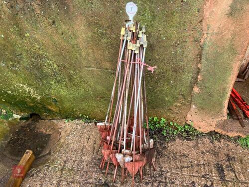 27 ELECTRIC FENCING STAKES (7)