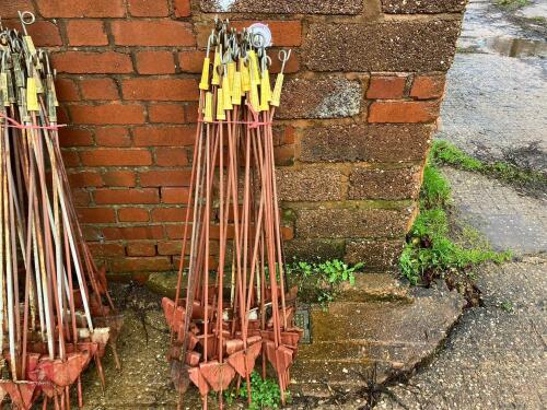 30 ELECTRIC FENCING STAKES (1)