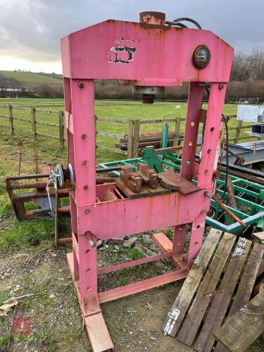 HYDRAULIC PRESS