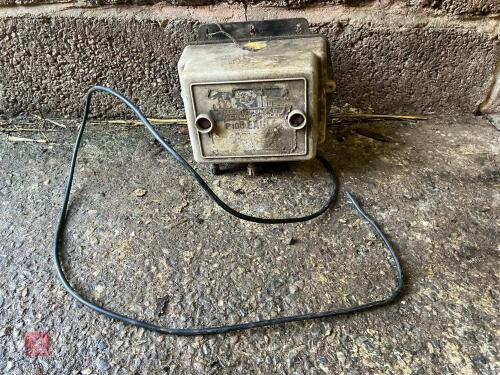 HOTLINE P100 EAGLE MAINS ELECTRIC FENCER